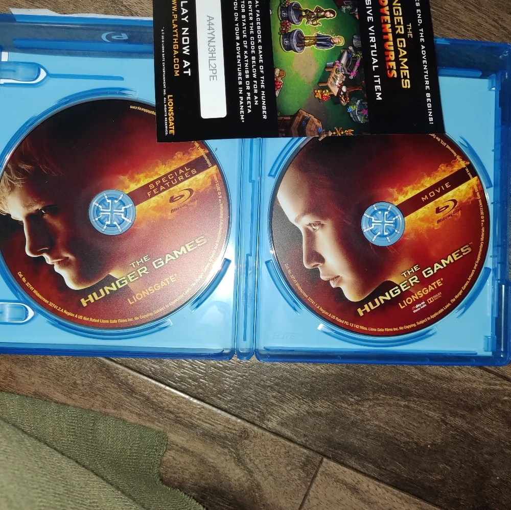 ### 3 DVD The Hunger Games Movies, Catching Fire NWT STILL SEALED - Picture 8 of 8